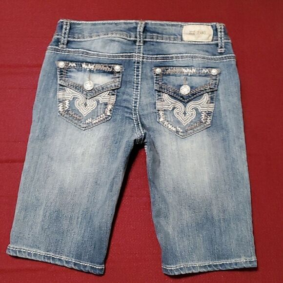 Zco Women's Embroidered Bermuda Jean Shorts Size 5 - Picture 6 of 9